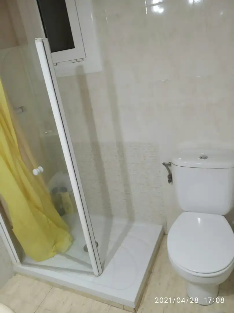 Badezimmer von Wohnung zur untervermieten in L'Hospitalet de Llobregat mit Heizung, Möbliert und Waschmaschine