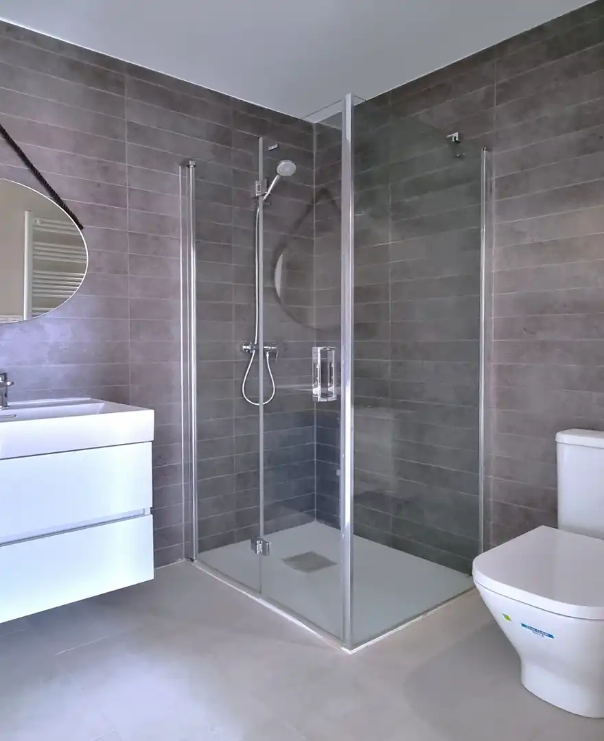 Badezimmer von Einfamilien-Reihenhaus zum Verkauf in Vegas de Matute mit Heizung, Privatgarten und Terrasse