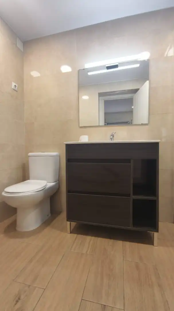 Bany de Pis de lloguer en Avilés amb Calefacció, Parquet i Moblat