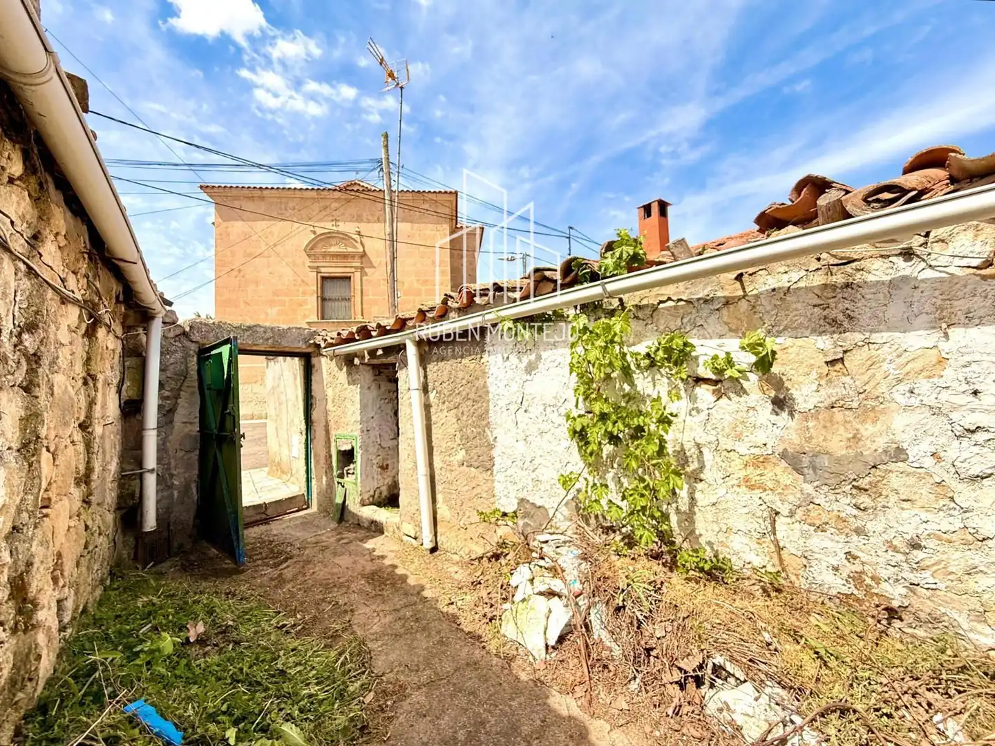 Exterior view of Houses for sale in Zarapicos  with Terrace