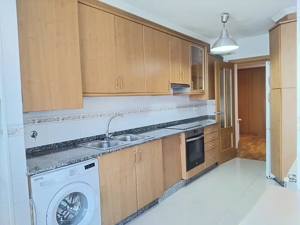 Cocina de Piso en venta en A Coruña Capital  con Calefacción, Parquet y Trastero