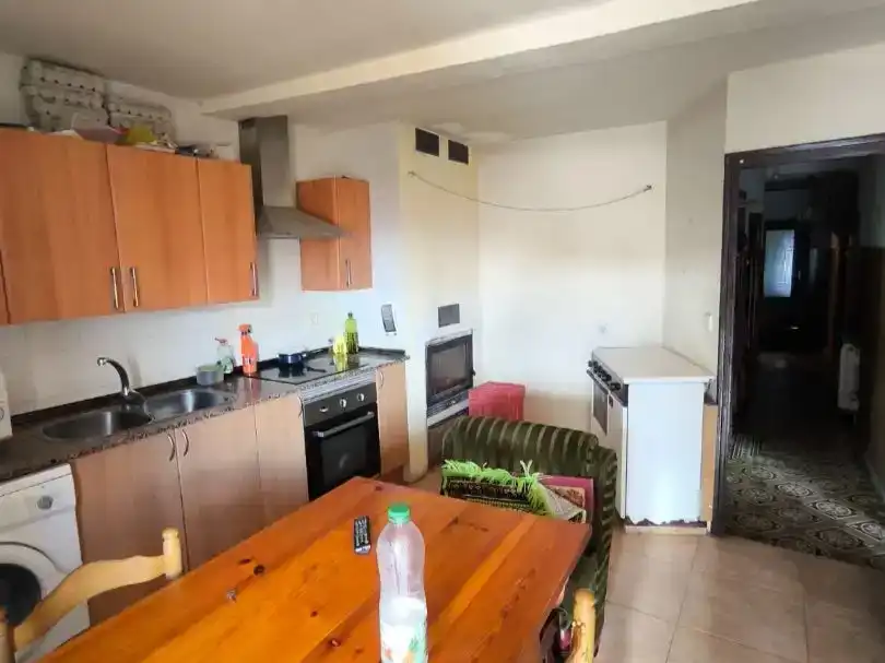 Cuina de Casa adosada en venda en Medrano amb Moblat i Balcó