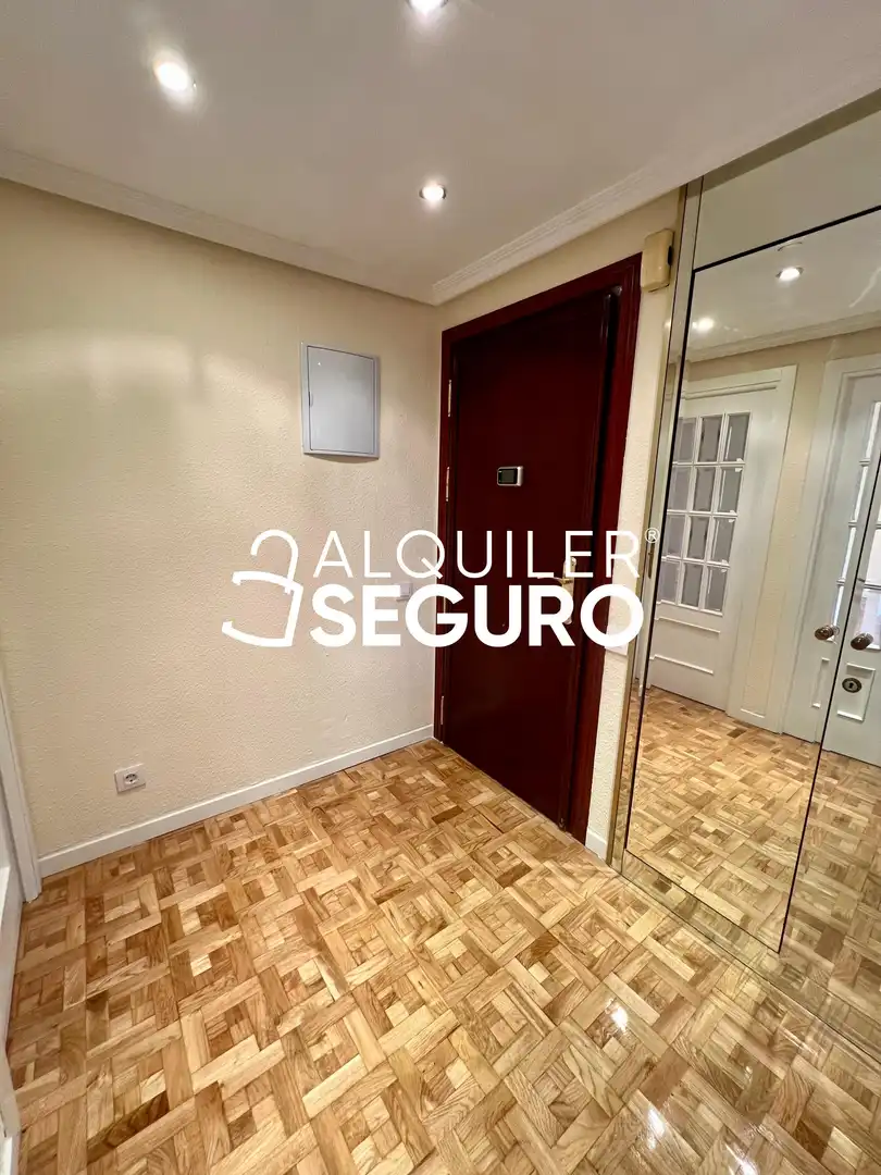 Bedroom of Flat for rent in Madrid  with Air Conditioner, Heating and Terrace