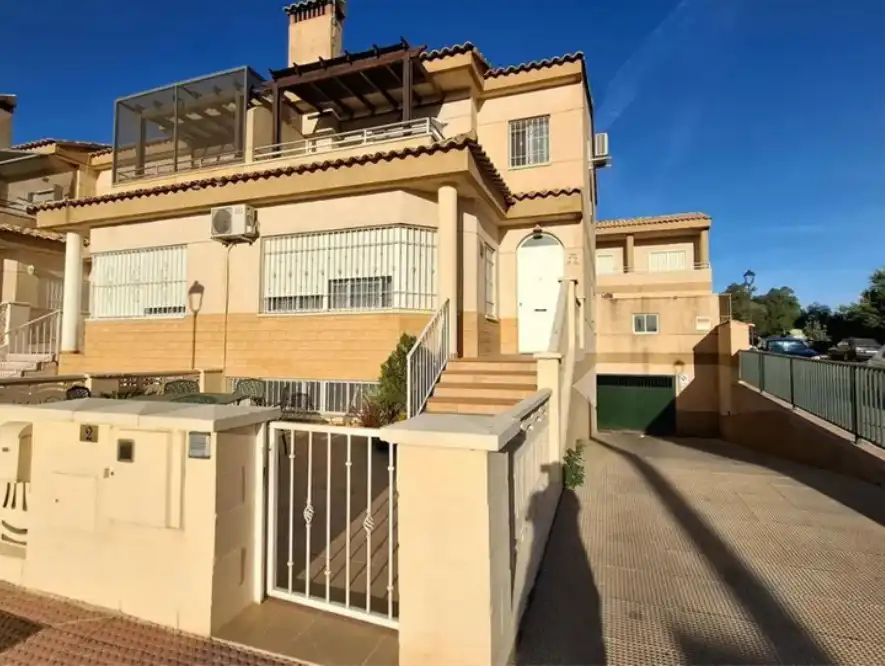 Vista exterior de Casa adosada en venda en Huércal-Overa amb Aire condicionat, Calefacció i Terrassa