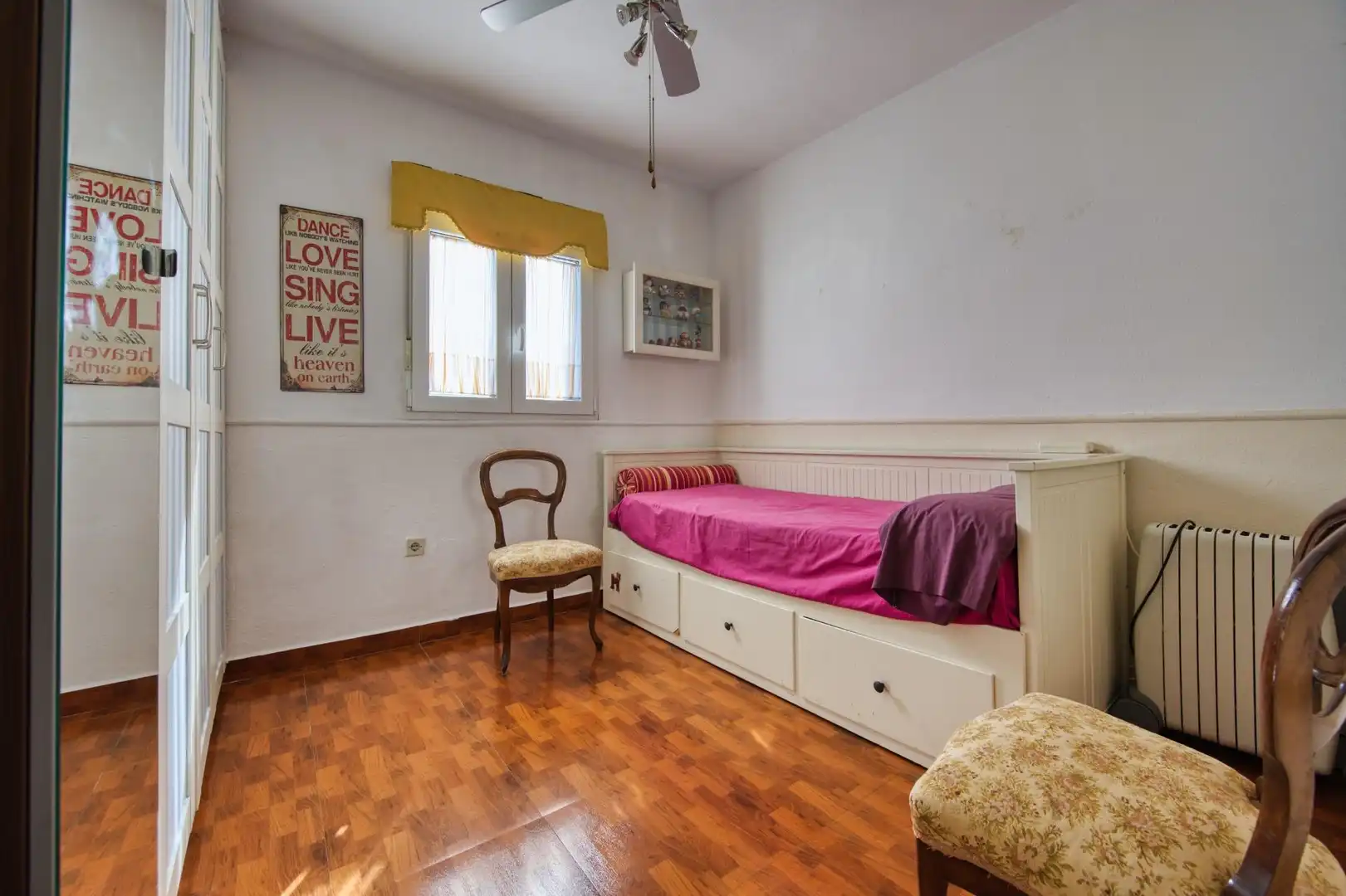 Habitación de Casa adosada en venta en Mairena del Aljarafe con Aire acondicionado, Terraza y Trastero