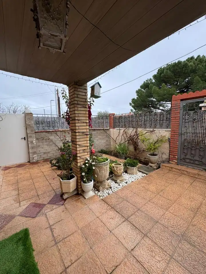 Terrassa de Casa o xalet en venda en Cadrete amb Aire condicionat, Calefacció i Jardí privat