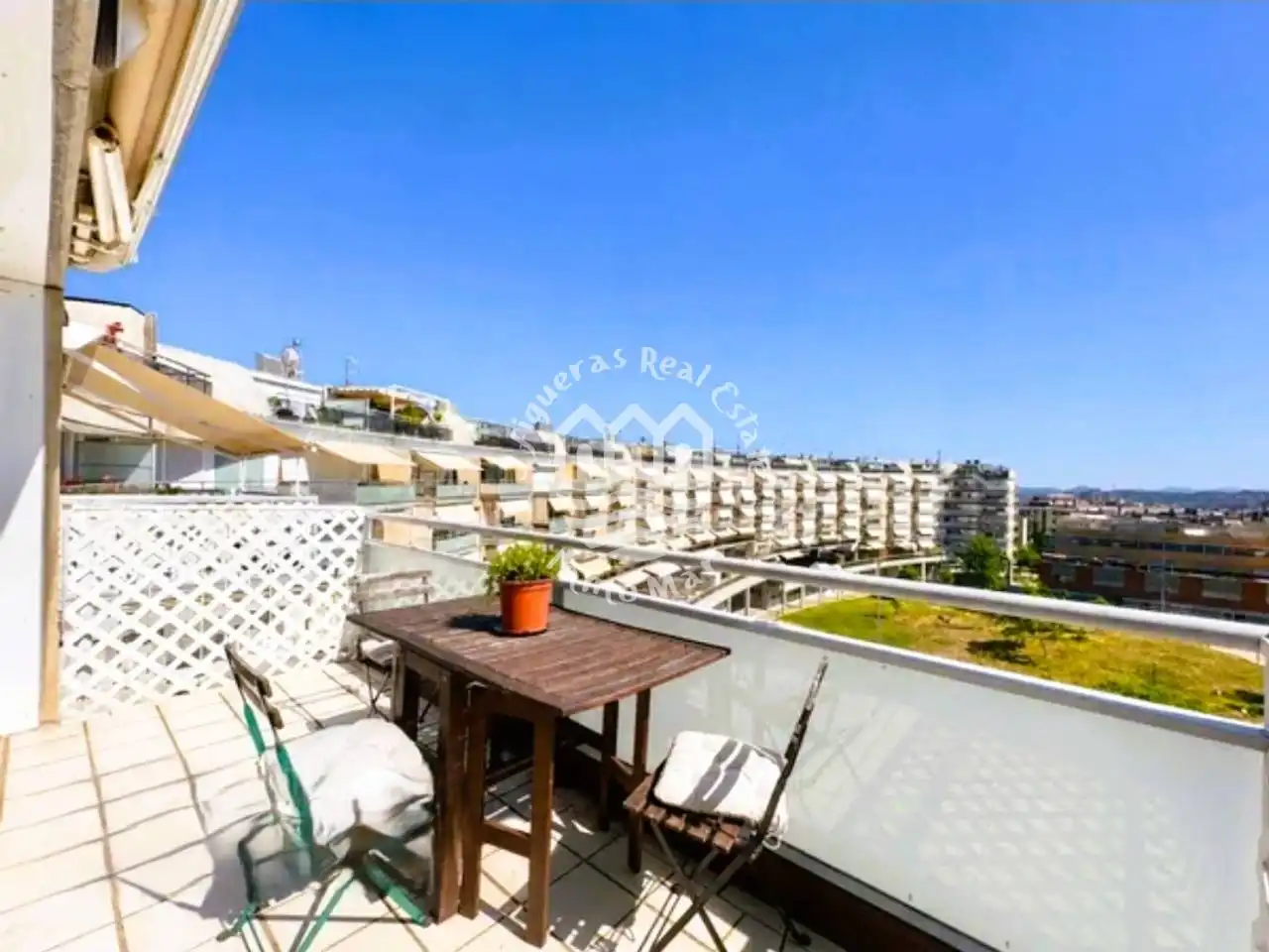 Vista exterior de Dúplex en venta en Terrassa con Aire acondicionado, Calefacción y Terraza