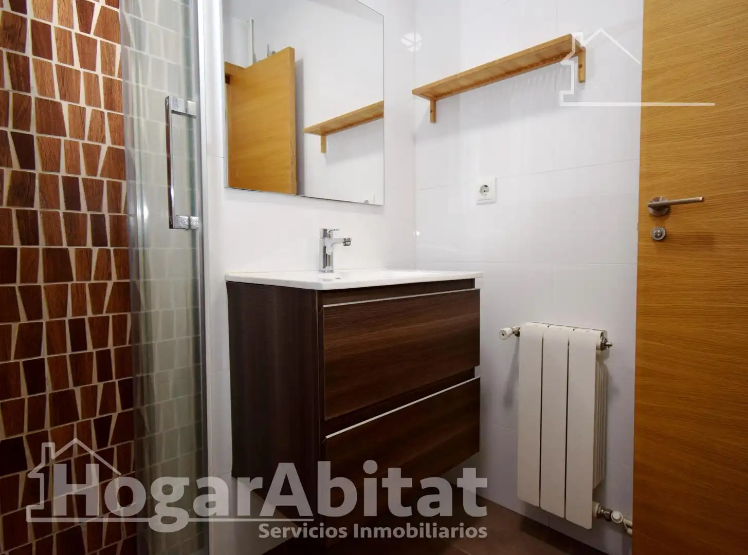 Baño de Piso en venta en Valencia con Aire acondicionado y Calefacción