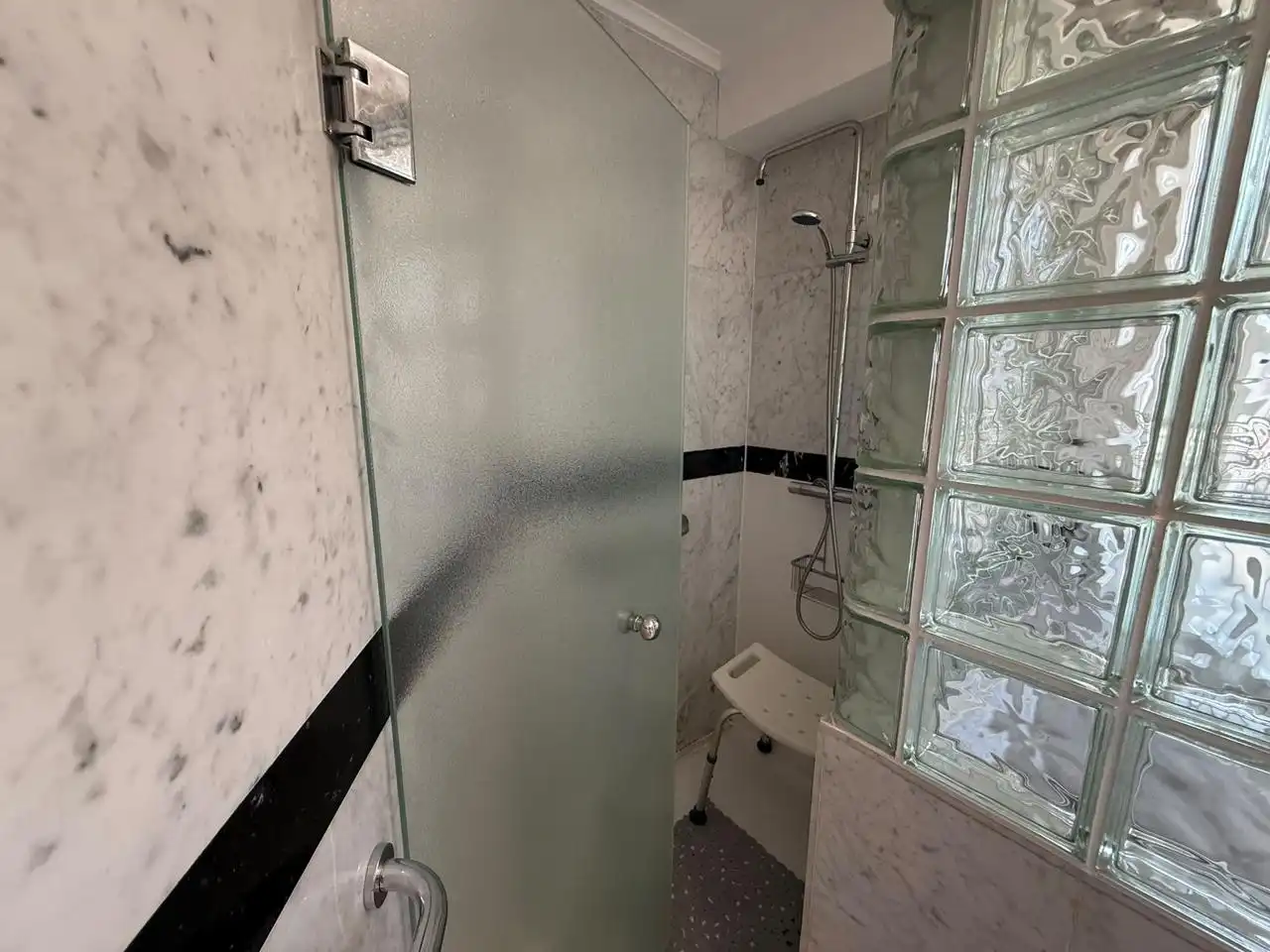 Baño de Ático en venta en Castro-Urdiales con Calefacción, Parquet y Terraza