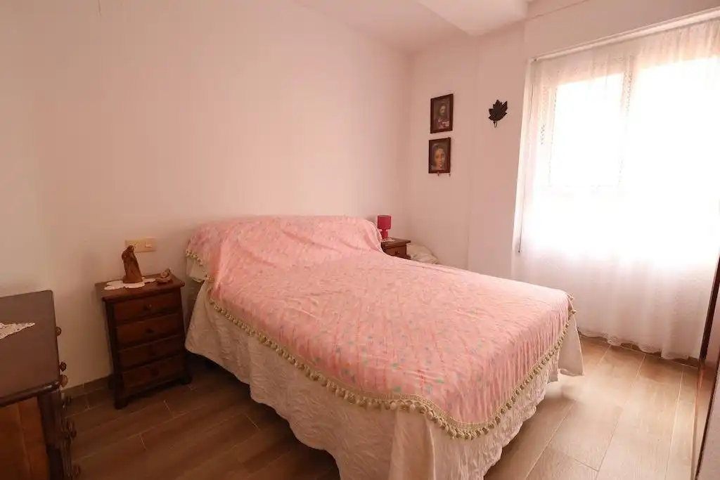 Habitación de Apartamento en venta en Guardamar del Segura con Terraza y Amueblado