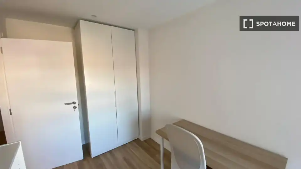 Habitación de Piso de alquiler en Valencia con Aire acondicionado, Calefacción y Amueblado