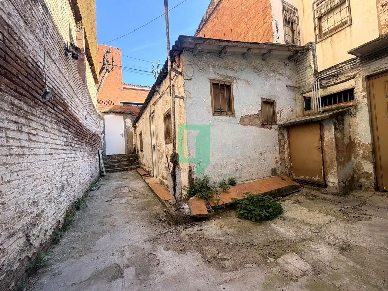 Vista exterior de Casa o xalet en venda en Badalona amb Jardí privat