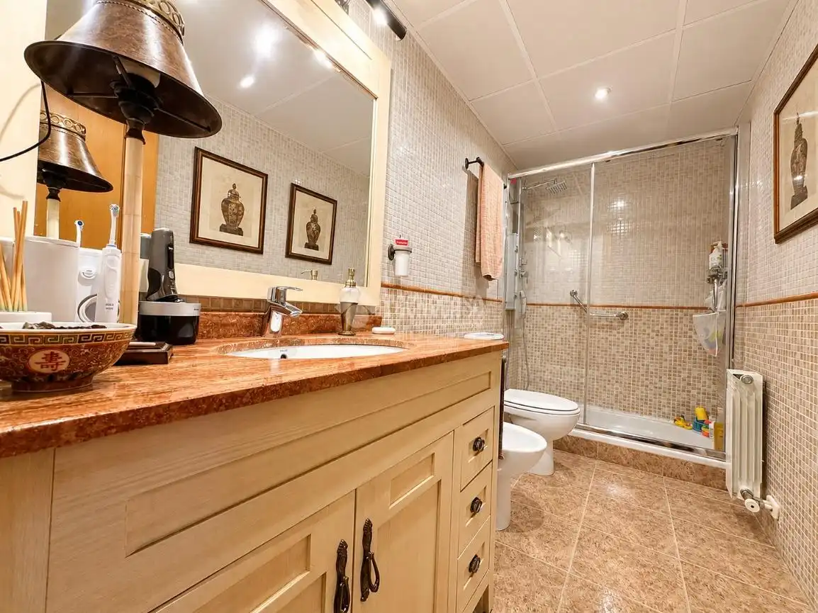 Baño de Piso en venta en Alcalá de Henares con Aire acondicionado, Calefacción y Terraza