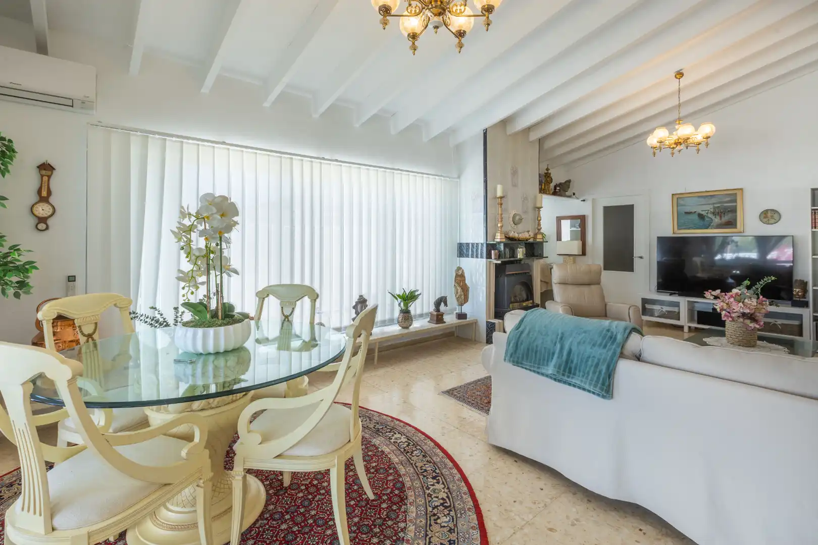 Sala d'estar de Casa o xalet en venda en La Nucia amb Aire condicionat, Jardí privat i Terrassa