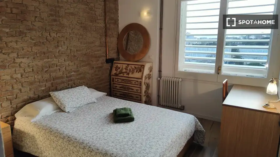 Bedroom of Flat for share in Barcelona  with Air Conditioner, Heating and Furnished