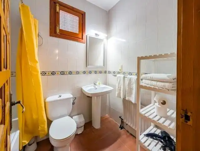 Baño de Piso en venta en Bubión con Calefacción y Piscina comunitaria