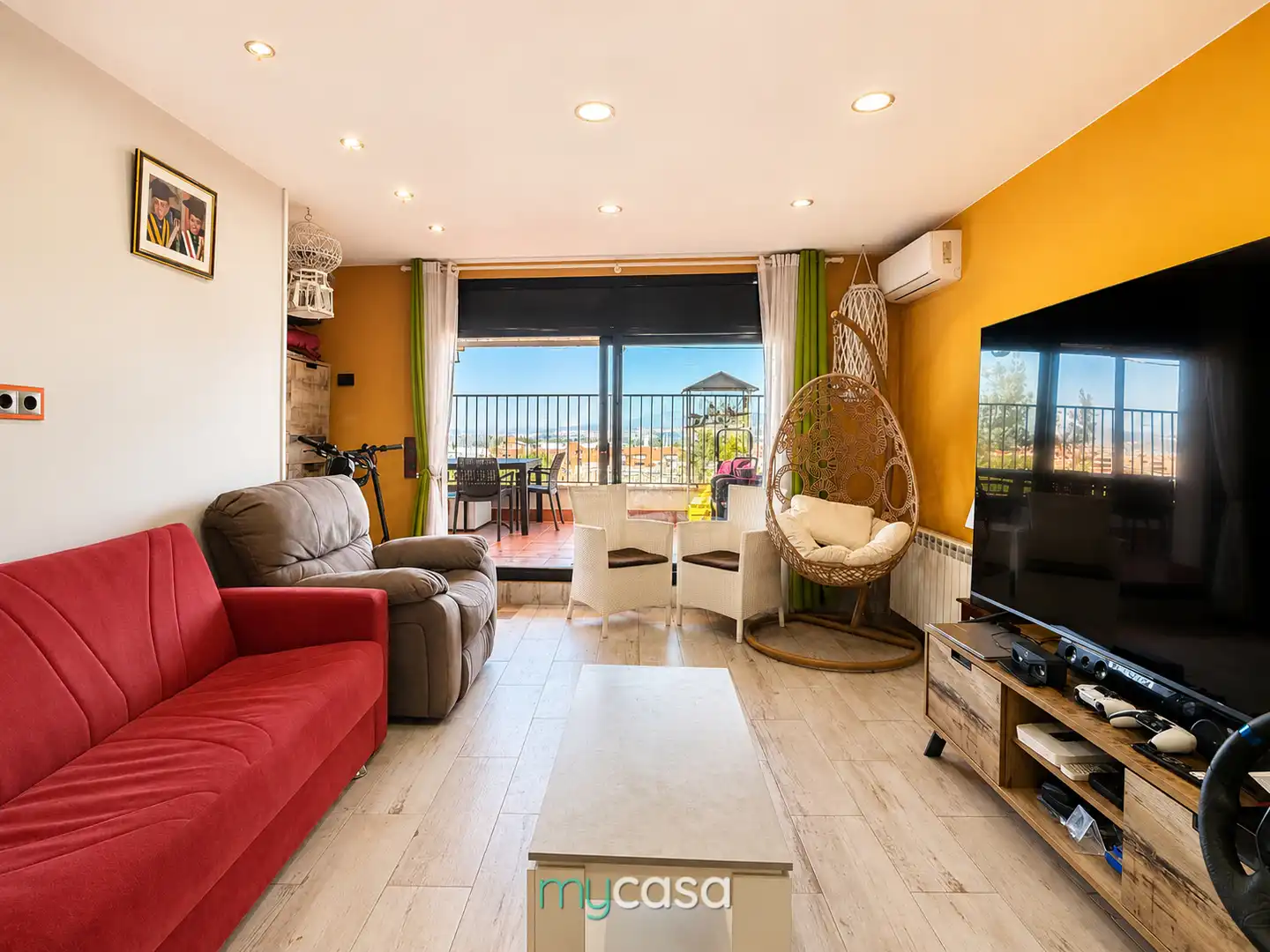 Sala de estar de Piso en venta en El Prat de Llobregat con Aire acondicionado, Calefacción y Parquet