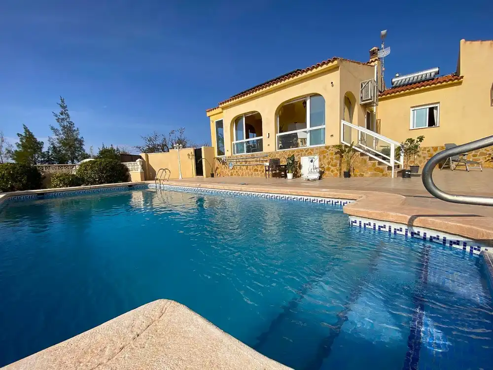 Piscina de Casa o chalet en venta en El Pinós / Pinoso