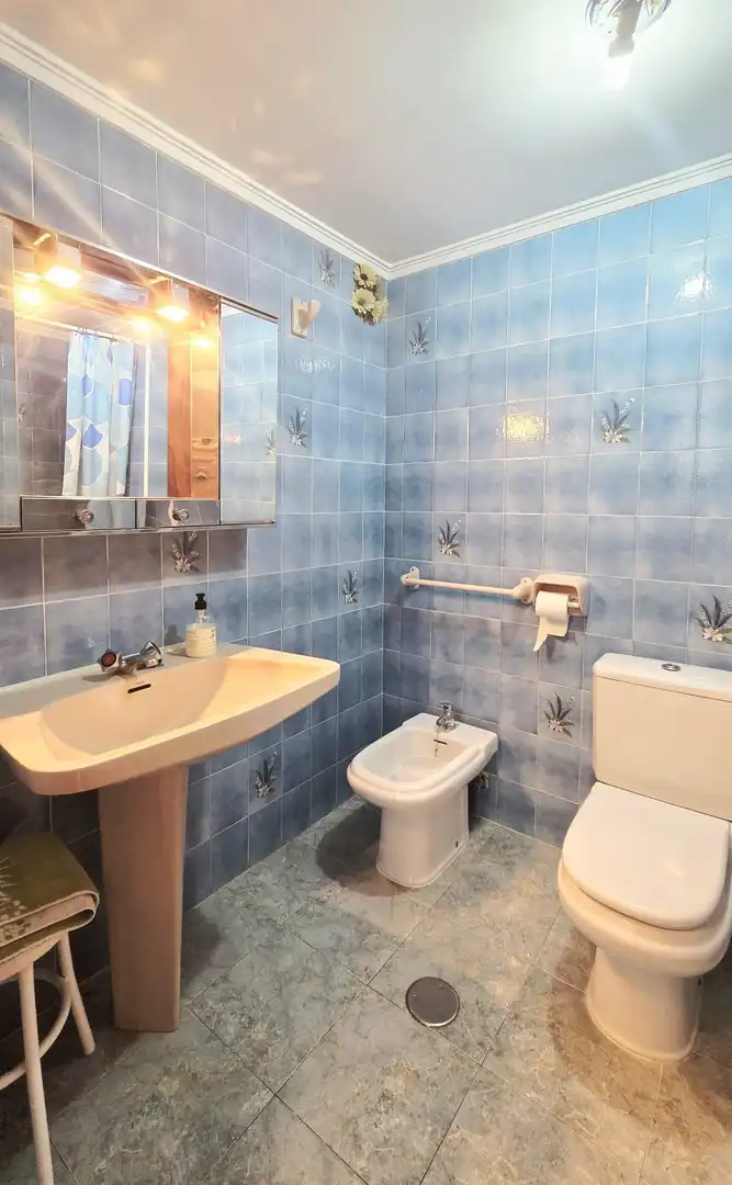 Badezimmer von Wohnung zum Verkauf in Benidorm mit Klimaanlage und Terrasse