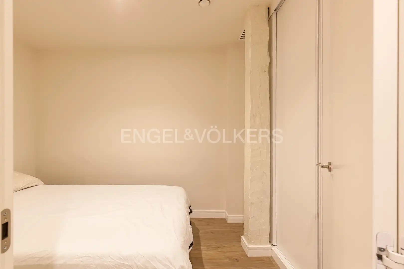 Schlafzimmer von Wohnung zur Miete in Madrid mit Klimaanlage, Heizung und Möbliert