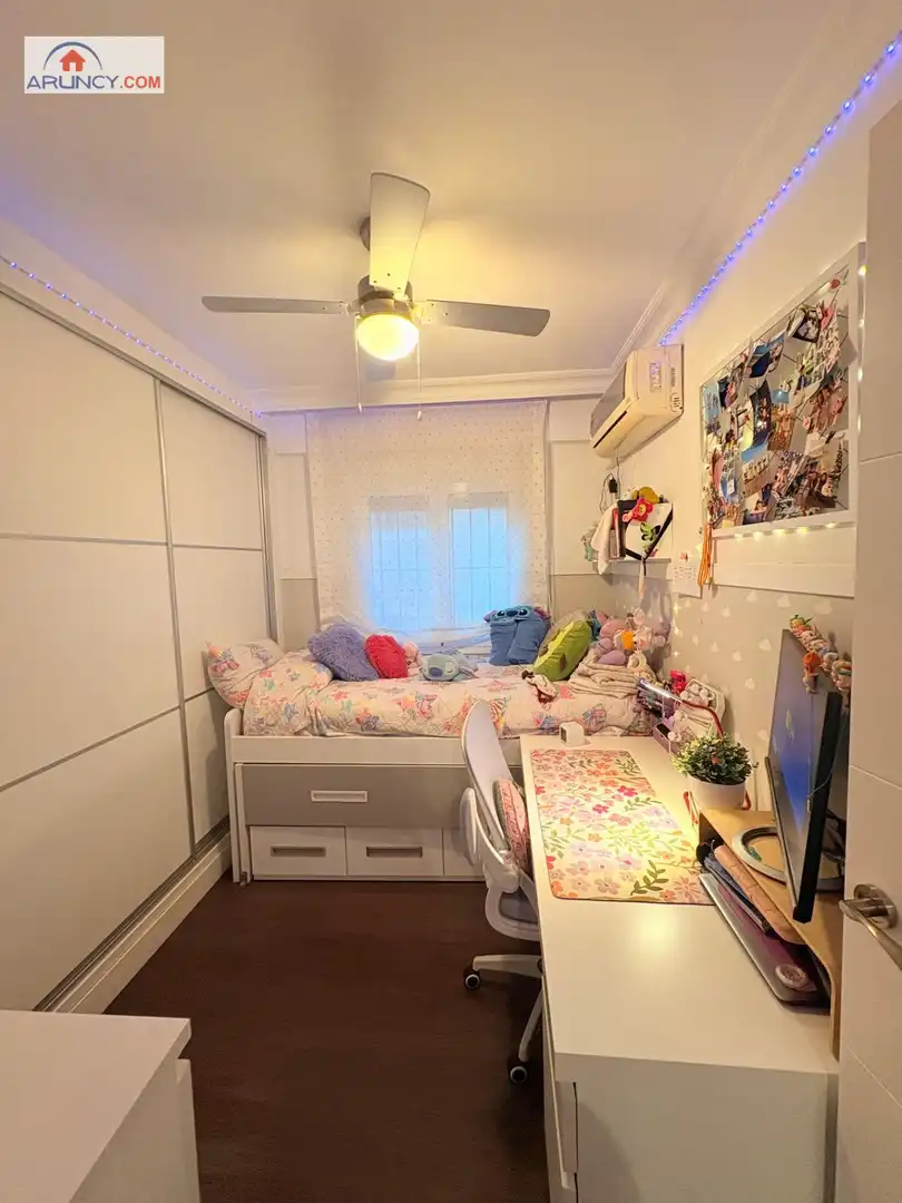 Bedroom of Flat for sale in Sevilla  with Air Conditioner and Furnished