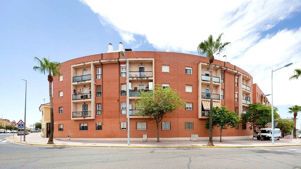 Exterior view of Flat for sale in Dos Hermanas  with Terrace and Storage room