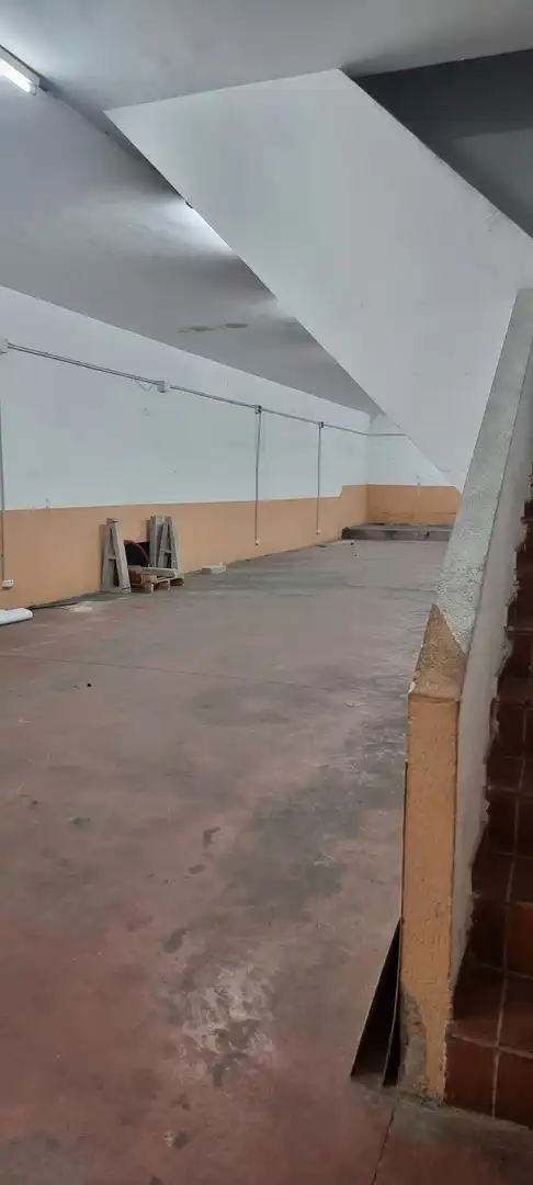Nau industrial de lloguer a Carrer de la Natació, 1, Can Rosés