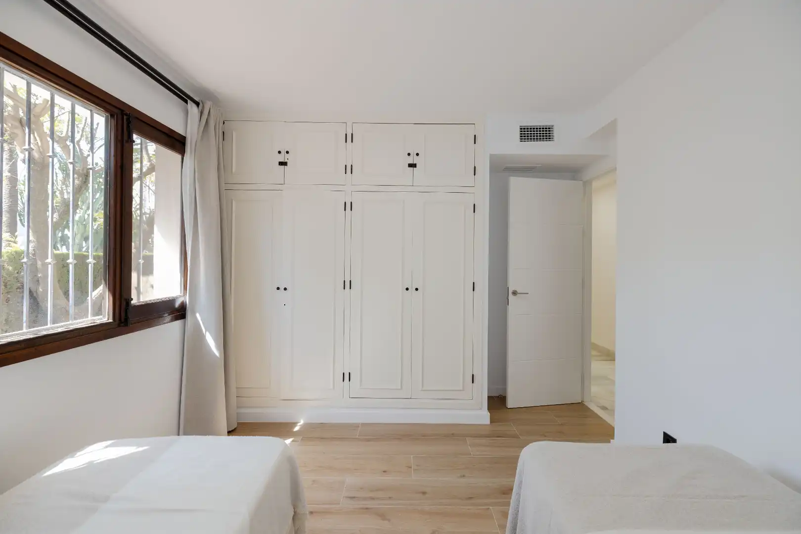 Bedroom of Ground floor for sale in Marbella  with Air Conditioner, Terrace and Community pool