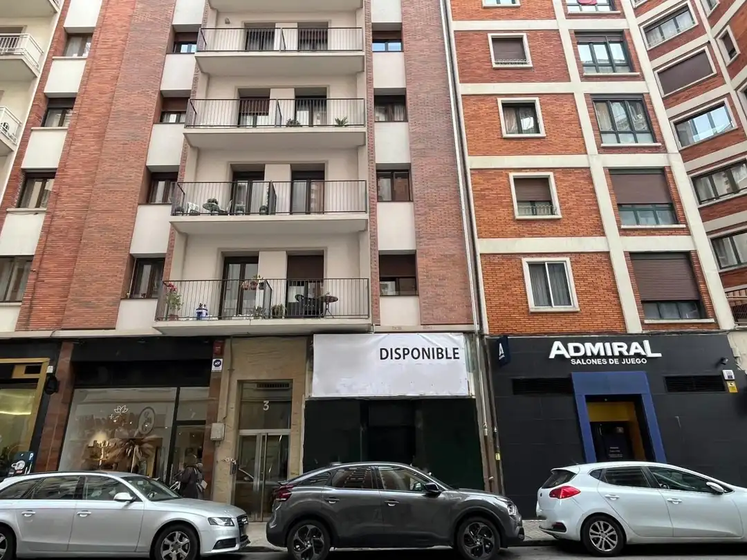 Vista exterior de Local en venda en  Pamplona / Iruña amb Moblat