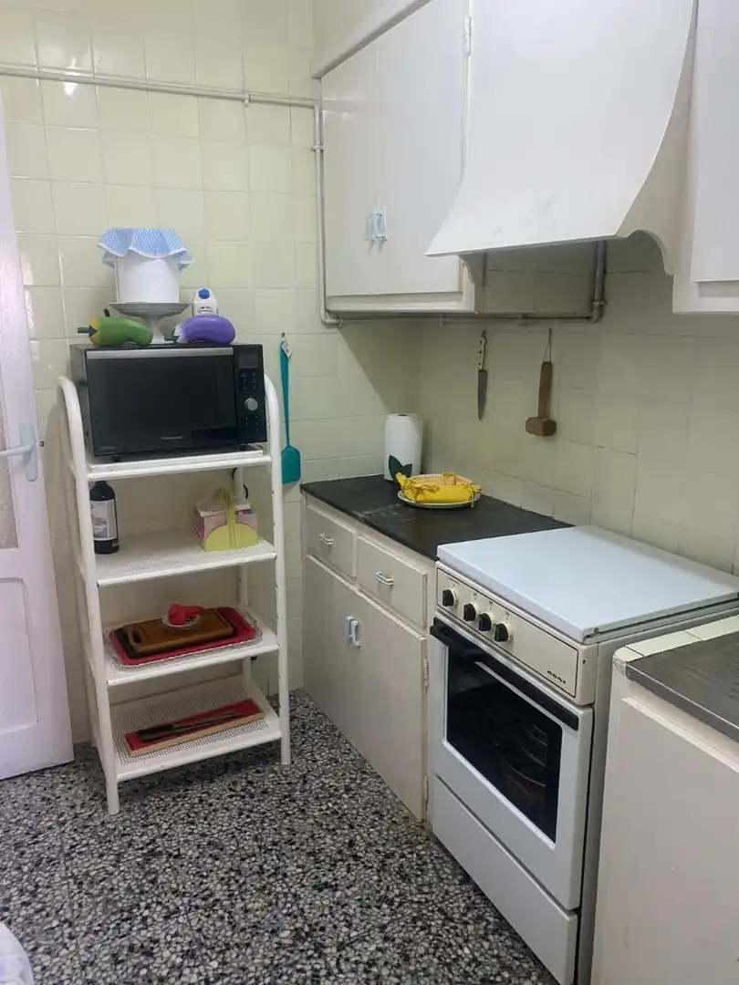 Cocina de Apartamento de alquiler en Torrevieja con Amueblado, Microondas y Balcón