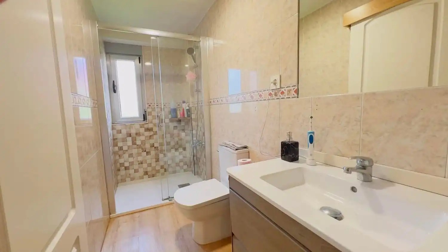 Baño de Piso en venta en Gijón  con Piscina