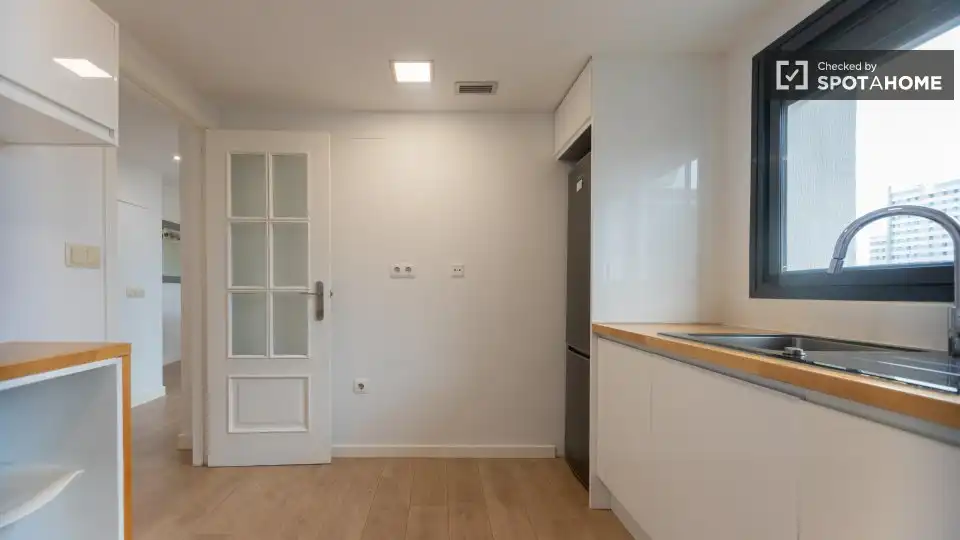 Kitchen of Apartments for share in Valencia  with Air Conditioner, Terrace and Furnished