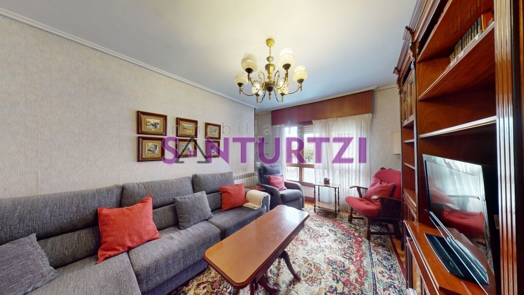 Sala d'estar de Pis en venda en Santurtzi  amb Terrassa