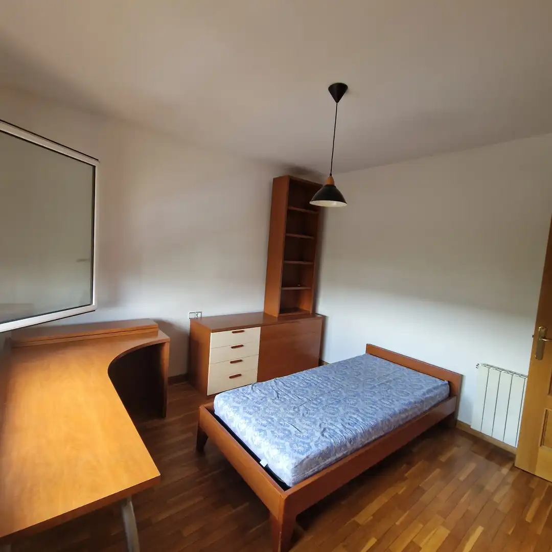Habitación de Casa o chalet en venta en Sant Andreu de la Barca con Calefacción, Jardín privado y Parquet
