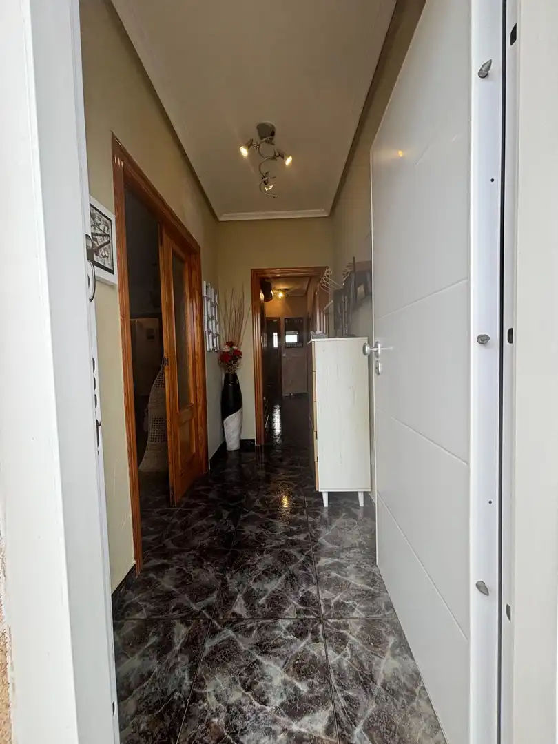 Casa adosada en venta en Calle MARIA DE ZAYAS-B SANTIAGO, 28, Miranda