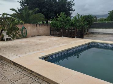 Chalet con balcón en venta en Calle Jaén 29