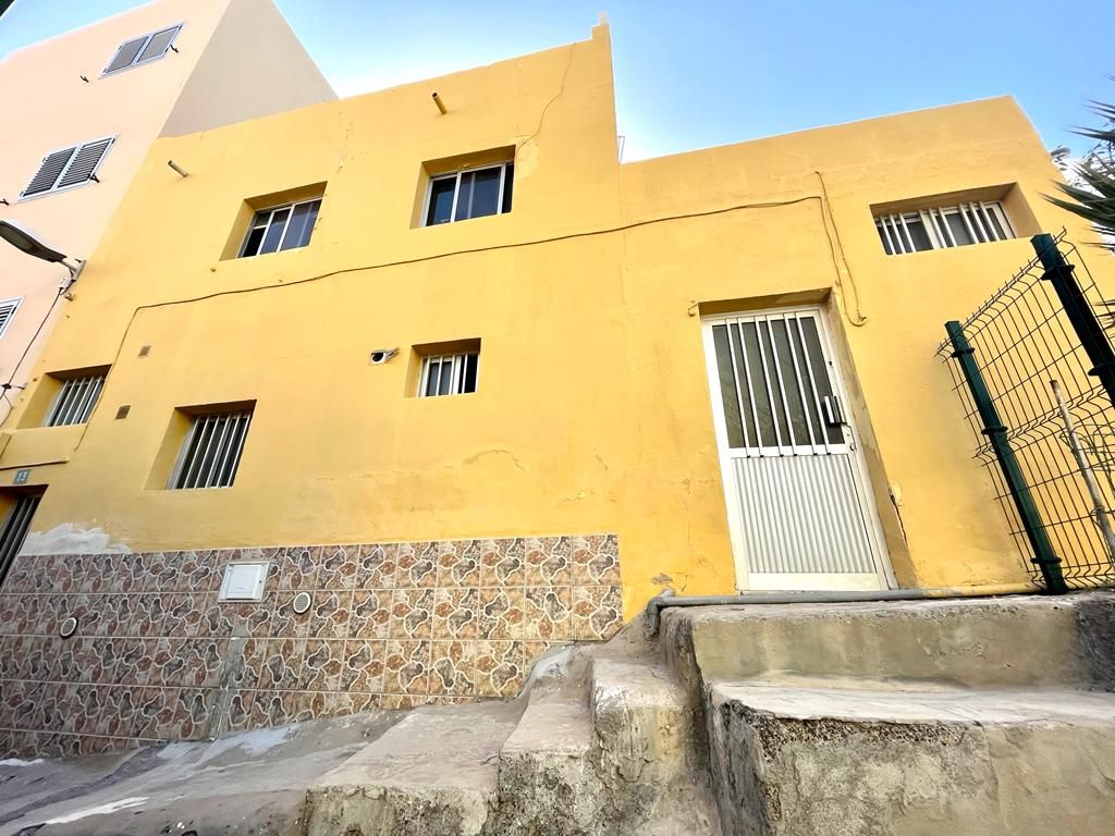 Vista exterior de Casa o xalet en venda en Granadilla de Abona amb Terrassa i Moblat