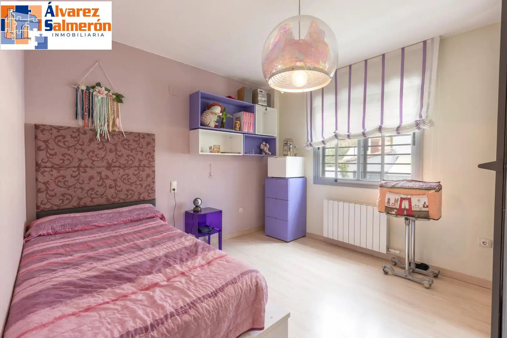 Habitación de Casa adosada en venta en Granada con Aire acondicionado, Calefacción y Balcón