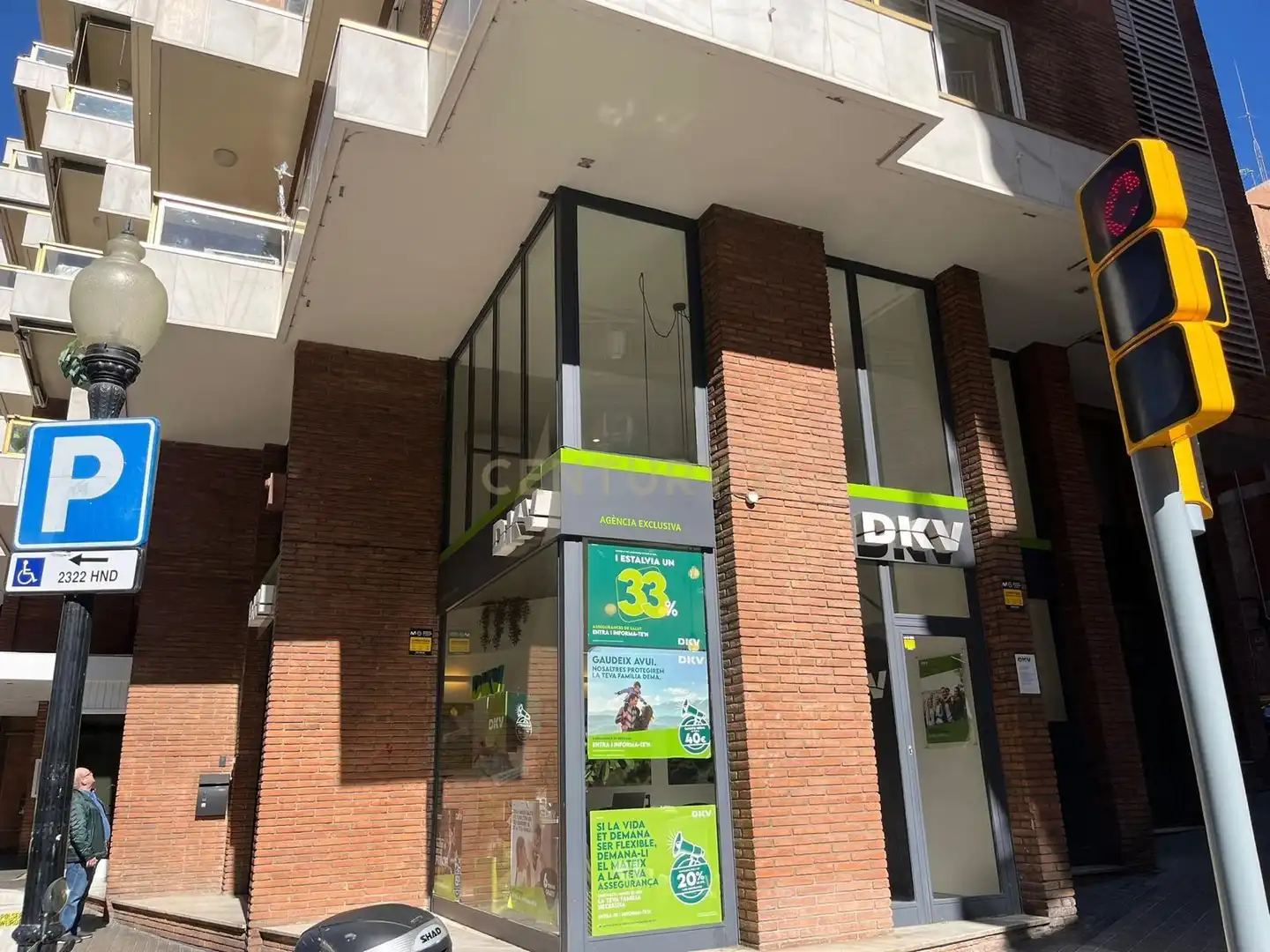 Vista exterior de Local en venda en  Barcelona Capital