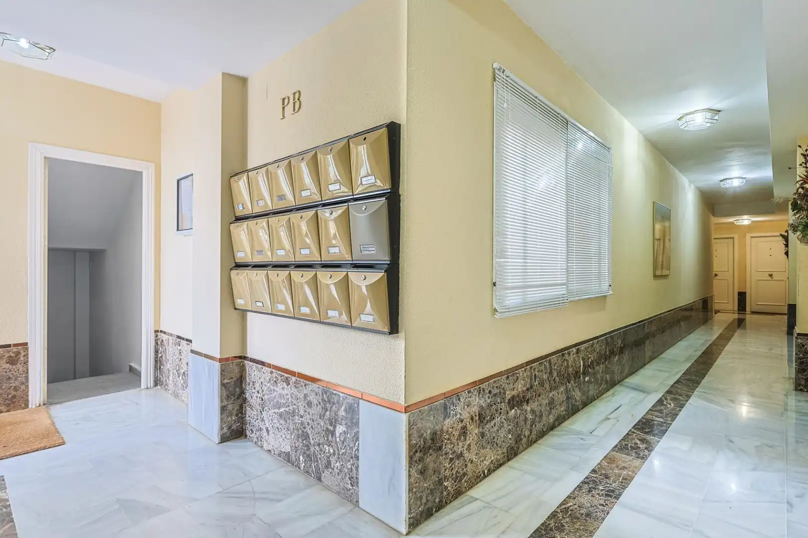 Piso en venta en Tomares con Aire acondicionado, Jardín privado y Piscina comunitaria