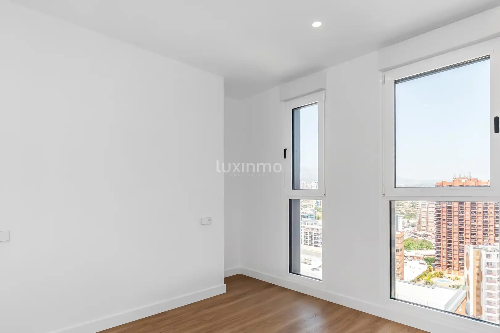Bedroom of Flat for sale in Benidorm  with Air Conditioner, Heating and Private garden