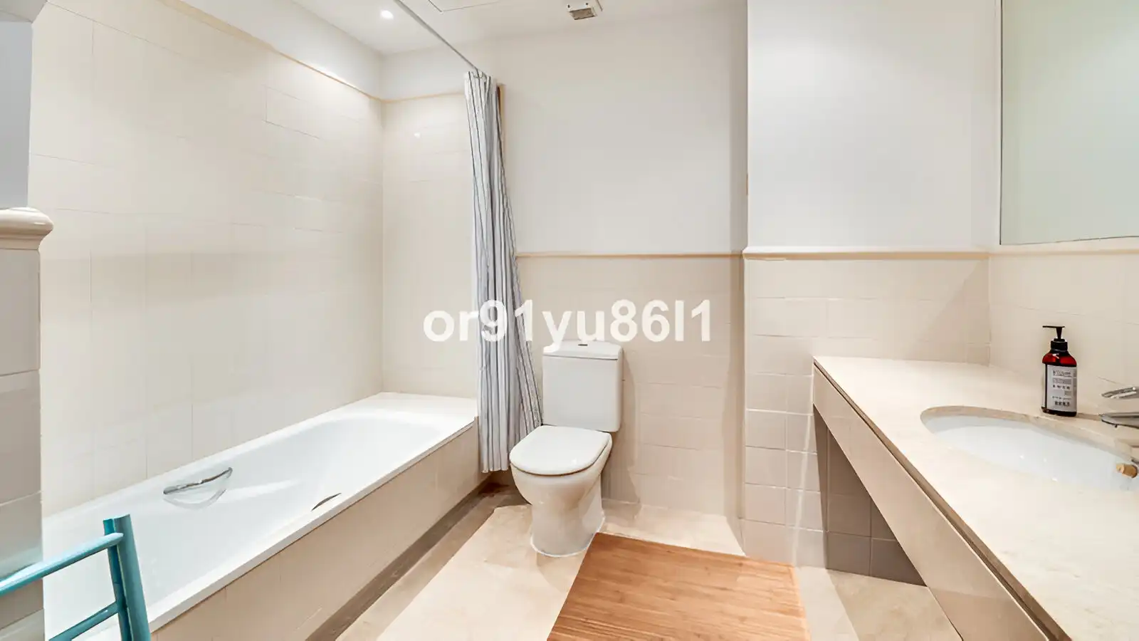 Baño de Casa adosada en venta en Istán con Aire acondicionado, Calefacción y Jardín privado