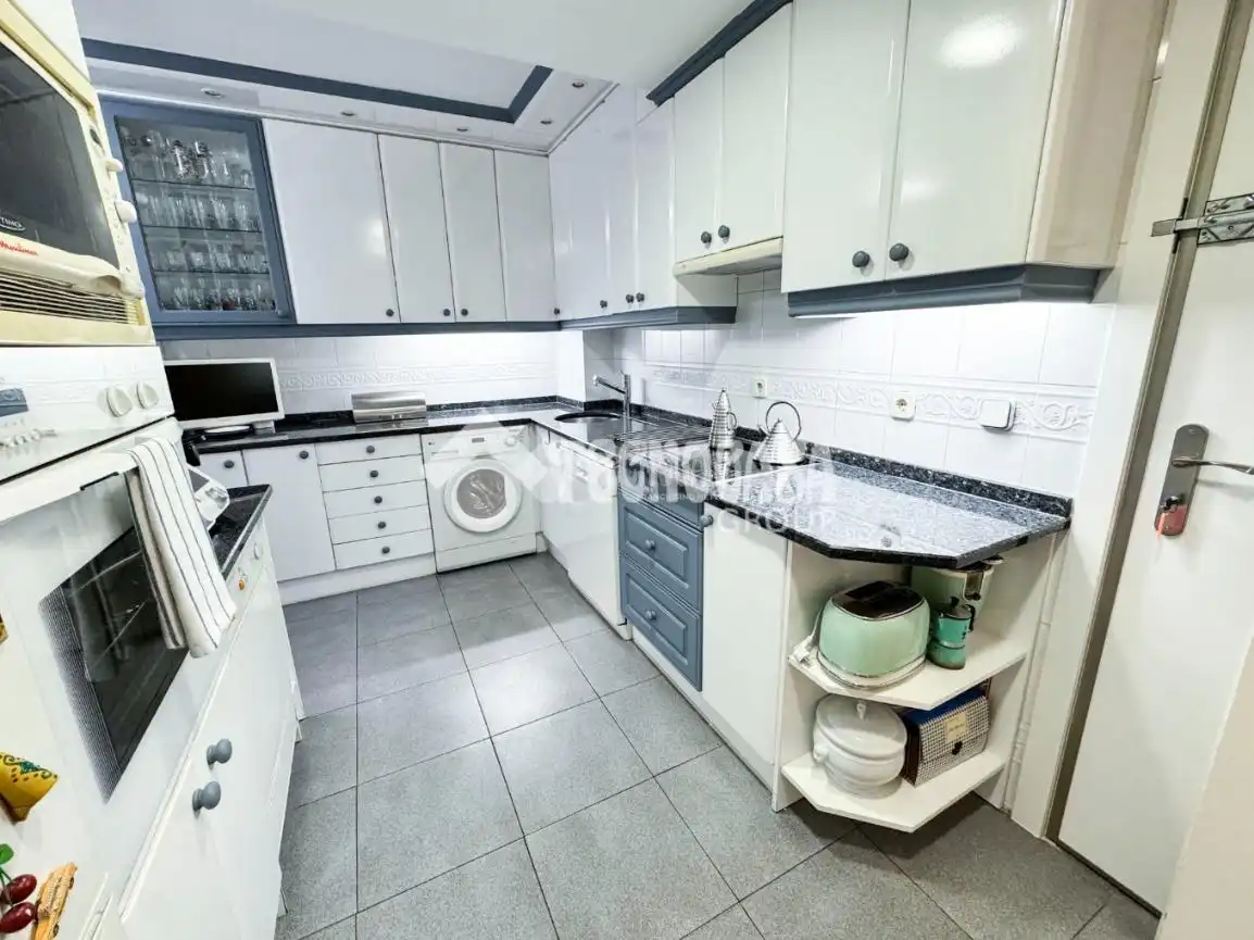 Cocina de Piso en venta en Madrid con Calefacción, Parquet y Terraza