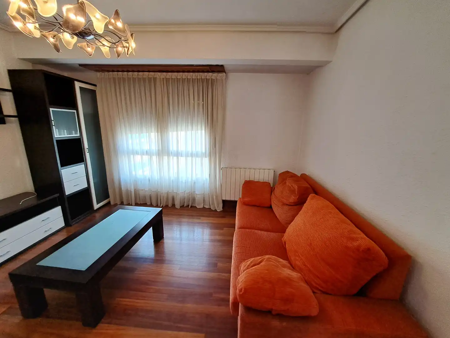 Sala de estar de Piso en venta en Portugalete con Calefacción, Parquet y Amueblado