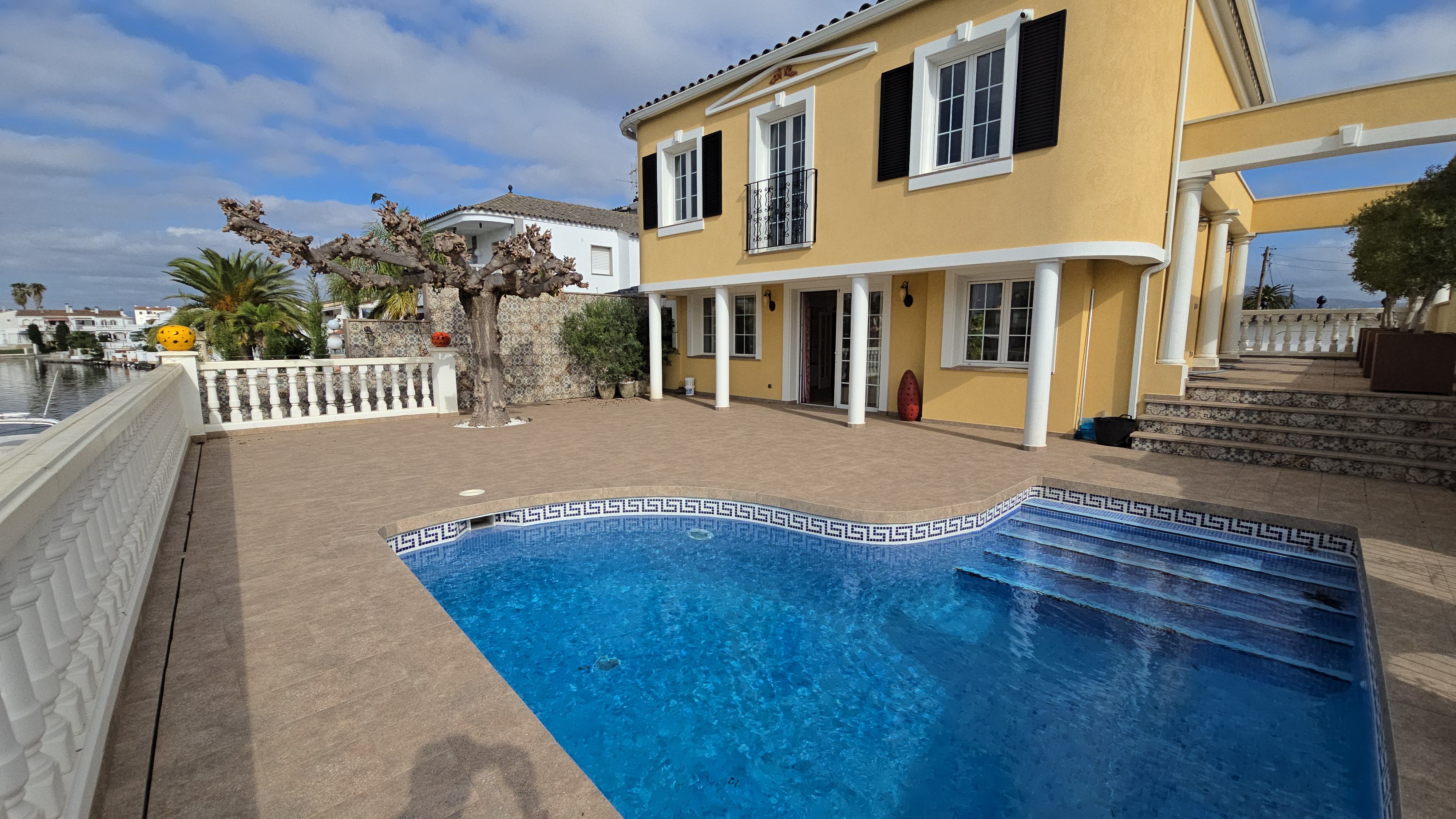 Piscina de Casa o xalet en venda en Empuriabrava amb Aire condicionat, Calefacció i Jardí privat