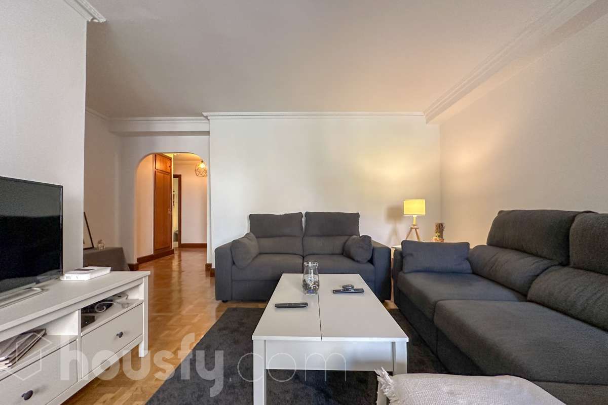 Sala d'estar de Pis en venda en  Madrid Capital amb Aire condicionat, Parquet i Moblat