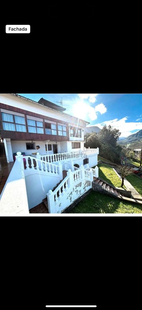 Vista exterior de Casa o xalet en venda en Ramales de la Victoria amb Calefacció, Terrassa i Traster