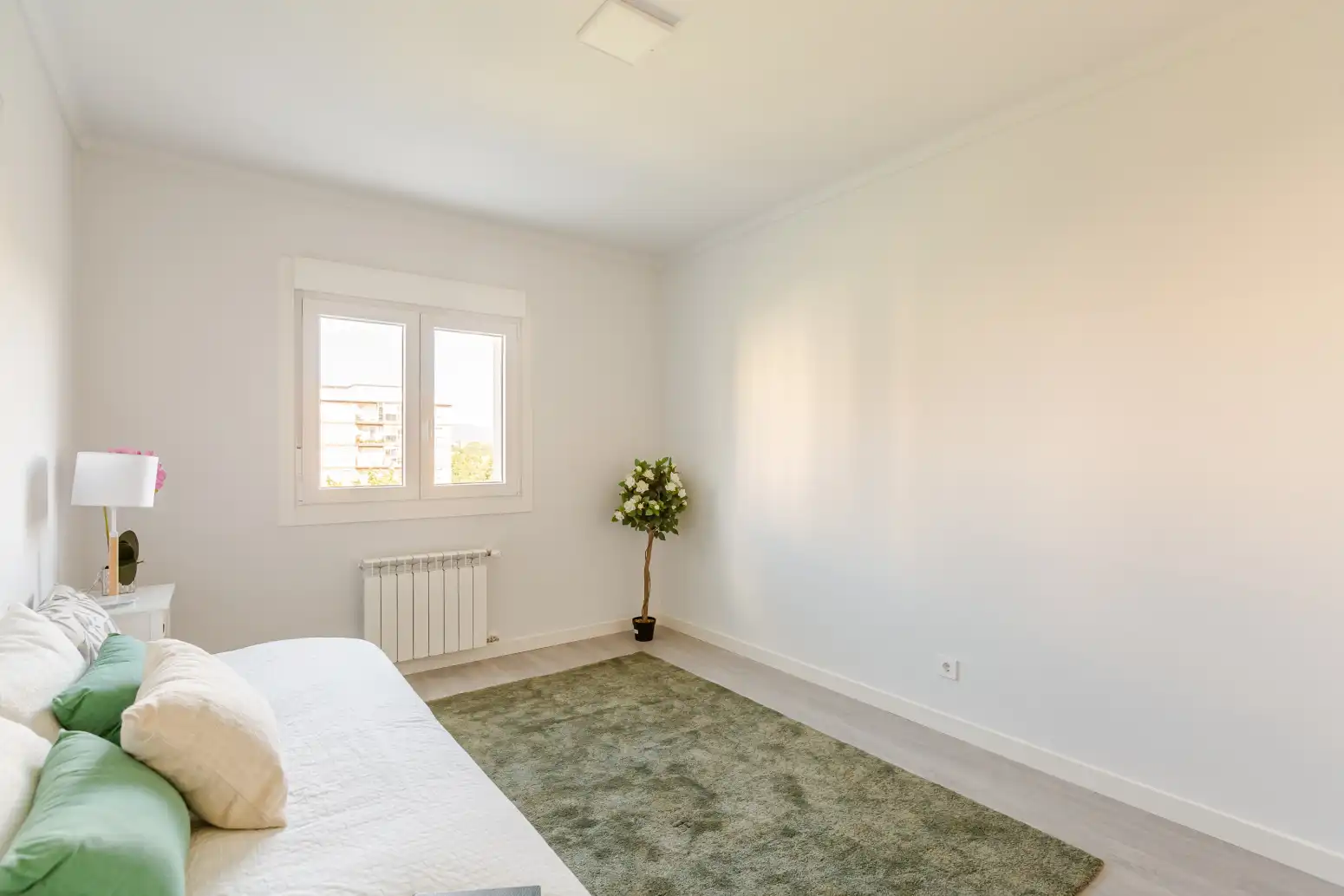 Schlafzimmer von Wohnung zum Verkauf in  Pamplona / Iruña mit Klimaanlage, Heizung und Parkett