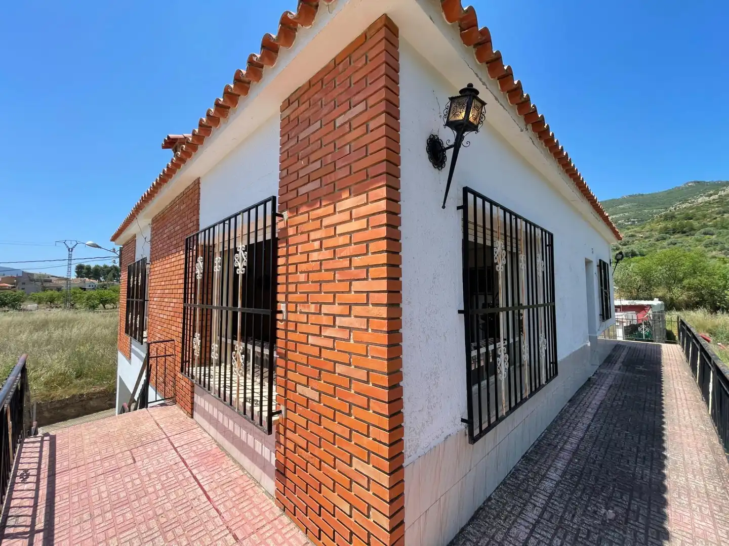 Vista exterior de Casa o chalet en venta en Chera con Terraza y Balcón