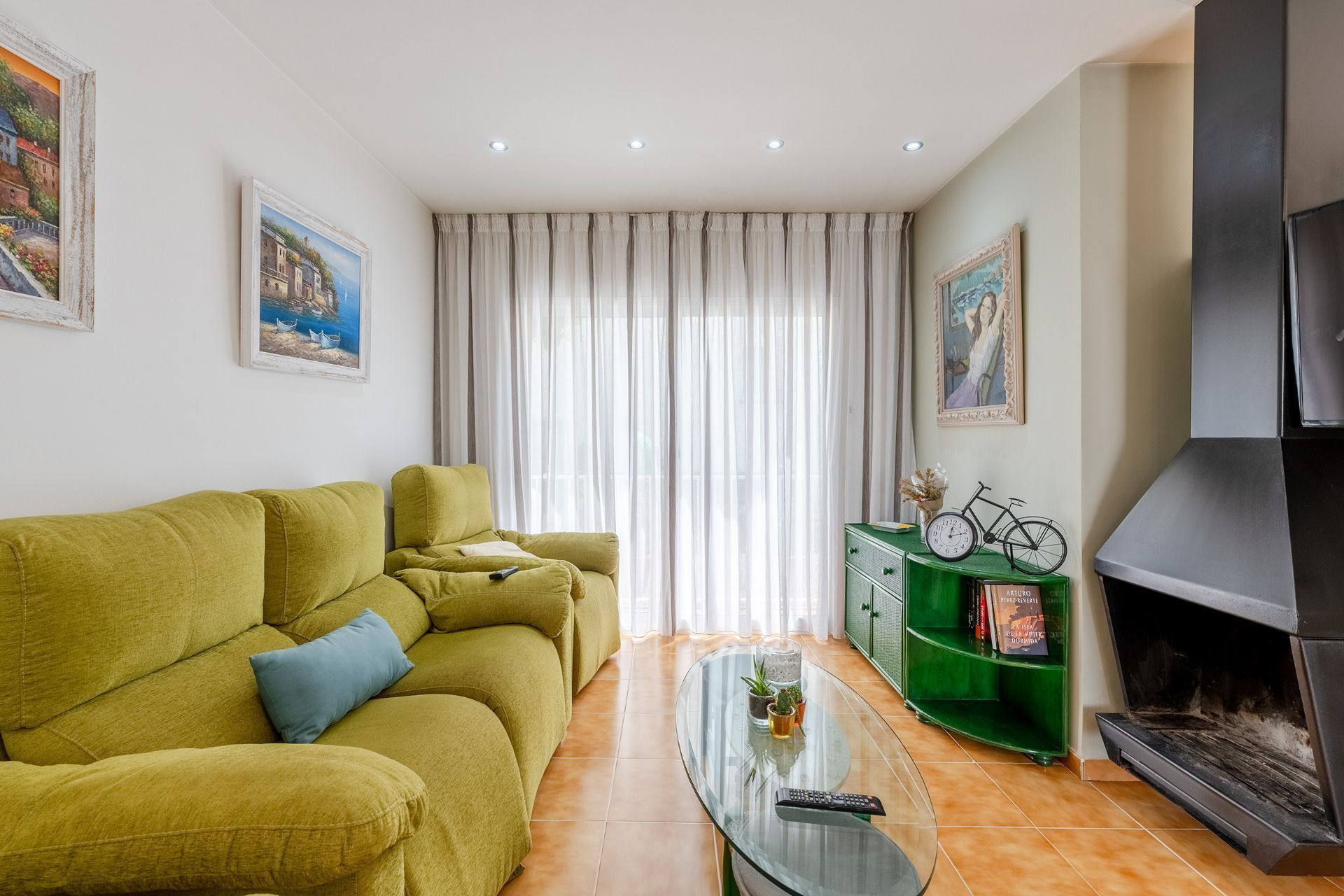 Sala d'estar de Casa adosada en venda en Cunit amb Aire condicionat, Calefacció i Jardí privat